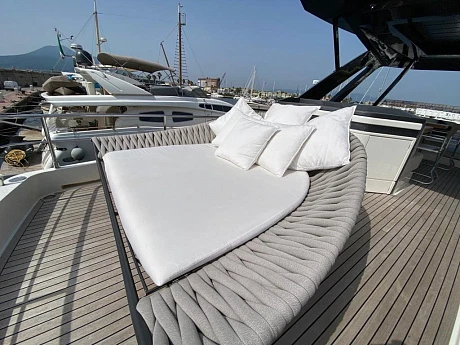 Ferretti 720 yacht 2021 8