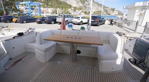 Яхта Princess 64 2011 11