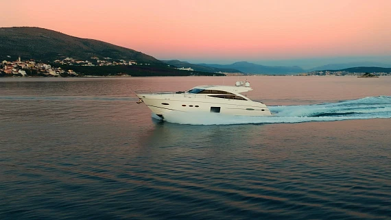 Яхта Princess V72 2012 1