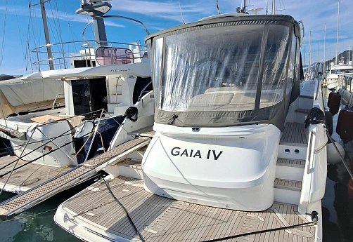 Яхта Princess V50 2023 1