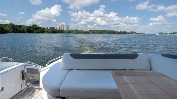 Яхта Princess V40 2020 6