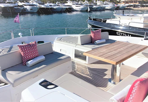 Яхта Sunseeker 76 2019 8