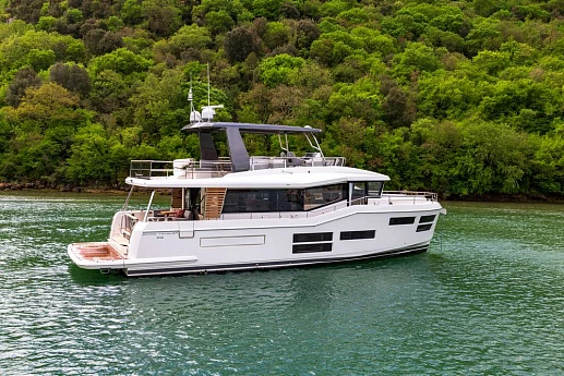 Яхта BENETEAU GRAND TRAWLER 62  10