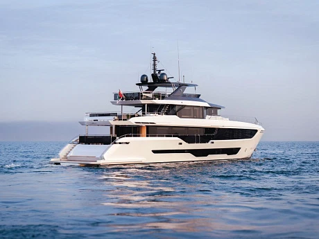 Majesty 112 Terrace yacht  1