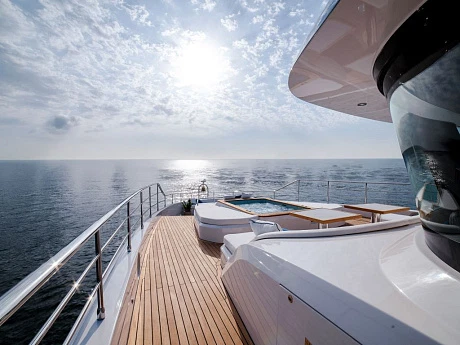 Majesty 112 Terrace yacht  3