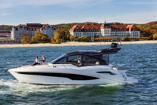 Galeon 425 HTS
