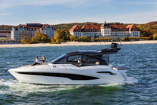 Яхта Galeon 425 HTS  1