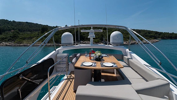 Sunseeker Manhattan 63 yacht 2011 14