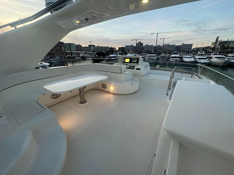 Яхта Ferretti 830 2006 2