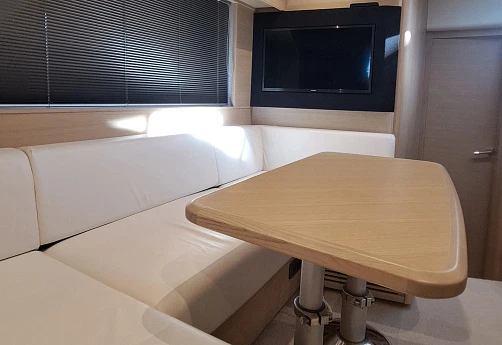 Яхта Princess V50 2023 11