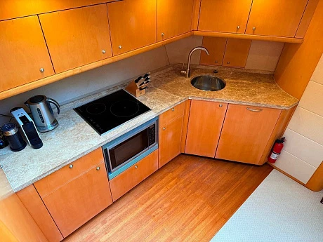 Яхта Sunseeker Predator 62 2008 12