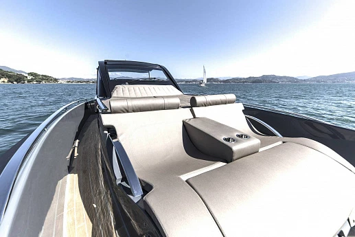 Яхта Rebel 47  11