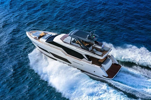 Яхта Ferretti 720 2021 12