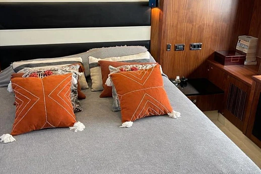 Sunseeker Predator 74 yacht 2010 15