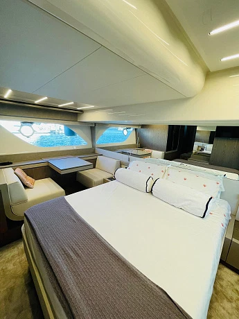 Яхта Ferretti 550 2017 10