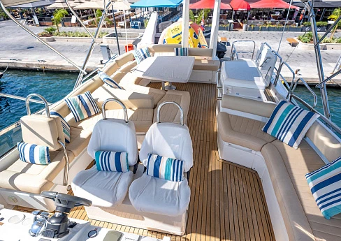 Яхта Fairline Squadron 78 2010 8