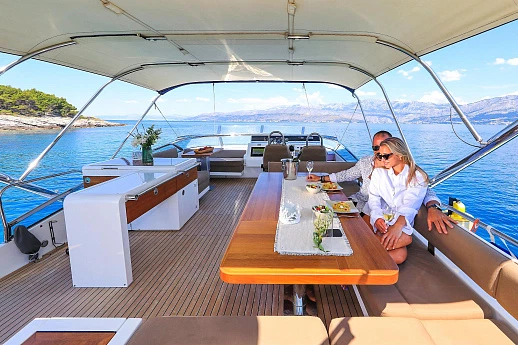 Fairline Squadron 78 Custom yacht 2013 7