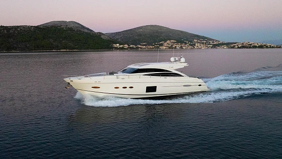 Яхта Princess V72 2012 4