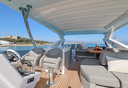 Яхта Sunseeker 76 2020 13