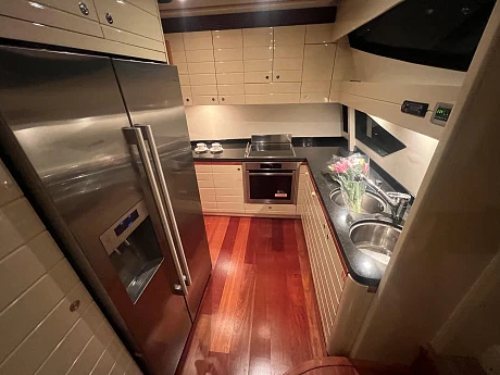 Ferretti 830 yacht 2006 4