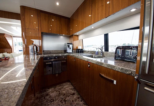 Яхта Sunseeker 75 2016 15