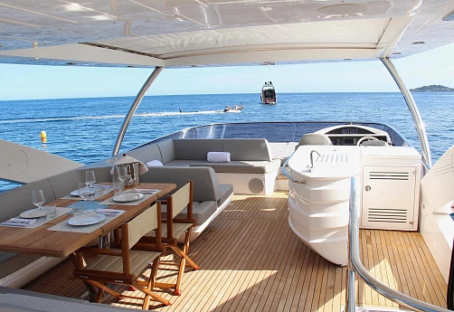 Яхта Sunseeker 75 2016 2