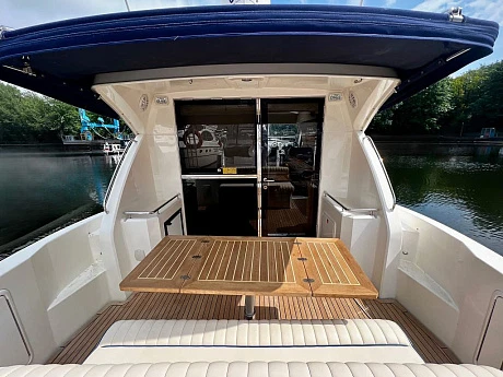 Яхта Riviera 3600 Sport Yacht 2008 8