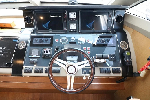 Яхта Princess 82 2015 12