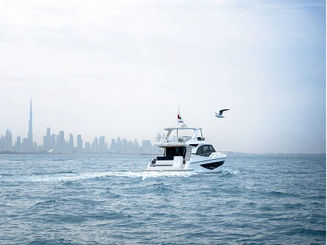 Яхта Majesty 65  6