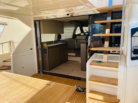 Яхта Ferretti 550 2017 4