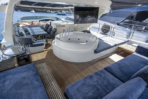 Яхта Azimut 98 Leonardo 2010 9