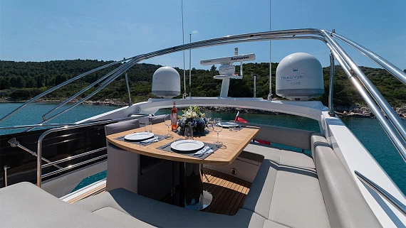 Sunseeker Manhattan 63 yacht 2011 13