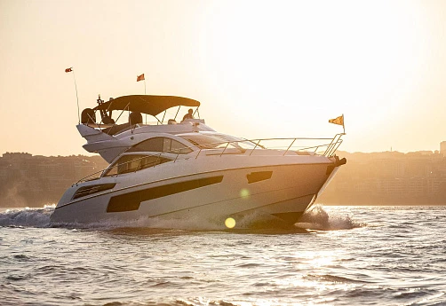 Яхта Sunseeker 68 Sport Yacht 2016 4