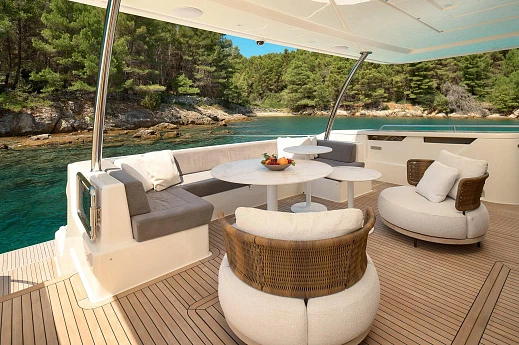 Ferretti DAMARI yacht 2019 4