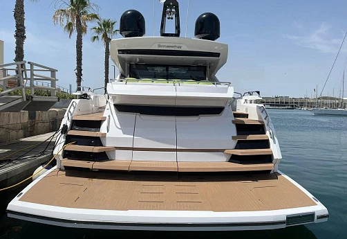 Яхта Sunseeker Predator 75 2023 2