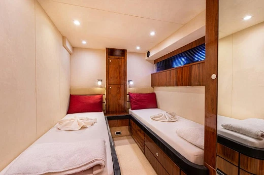 Яхта Fairline Squadron 70 2010 10