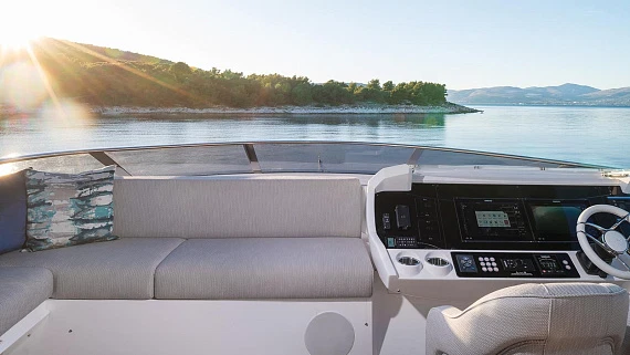 Яхта Sunseeker 88 2024 12