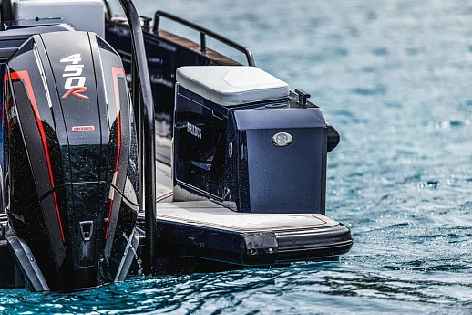 Яхта Brabus Shadow 900 XC Cross Cabin  2