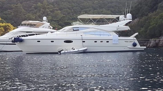 Ferretti 590 yacht 2004 1