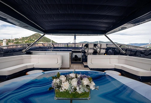 Яхта Sunseeker 116 2020 9