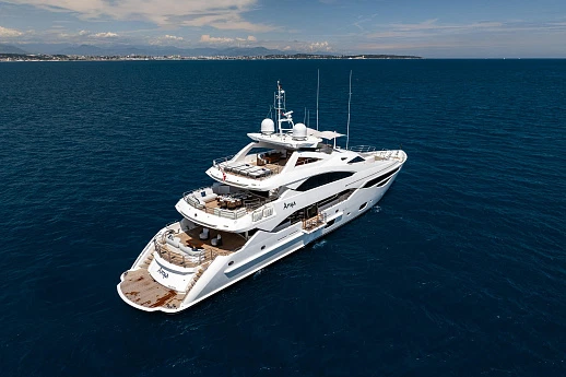 Яхта Sunseeker 131 2015 2