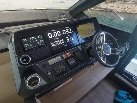 Яхта Absolute 60 Fly 2022 12