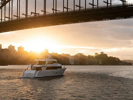 Яхта Nomad 101  2