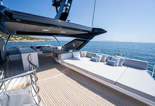 Яхта Sunseeker 88 2022 12