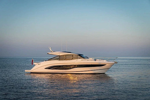 Моторная яхта Princess V55 2026 2