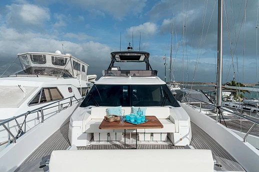 Яхта Ferretti 720 2022 5