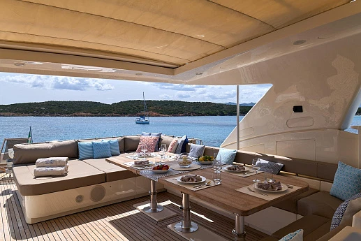 Яхта Ferretti 881 RPH 2012 9