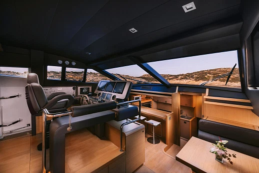 Яхта Ferretti 800 2010 8