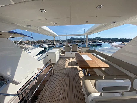 Яхта Fairline Squadron 65 2017 6