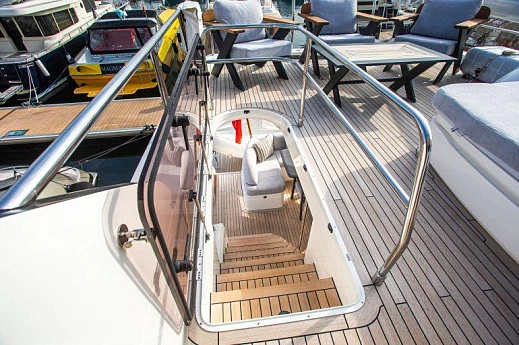 Яхта Princess 82 2017 11